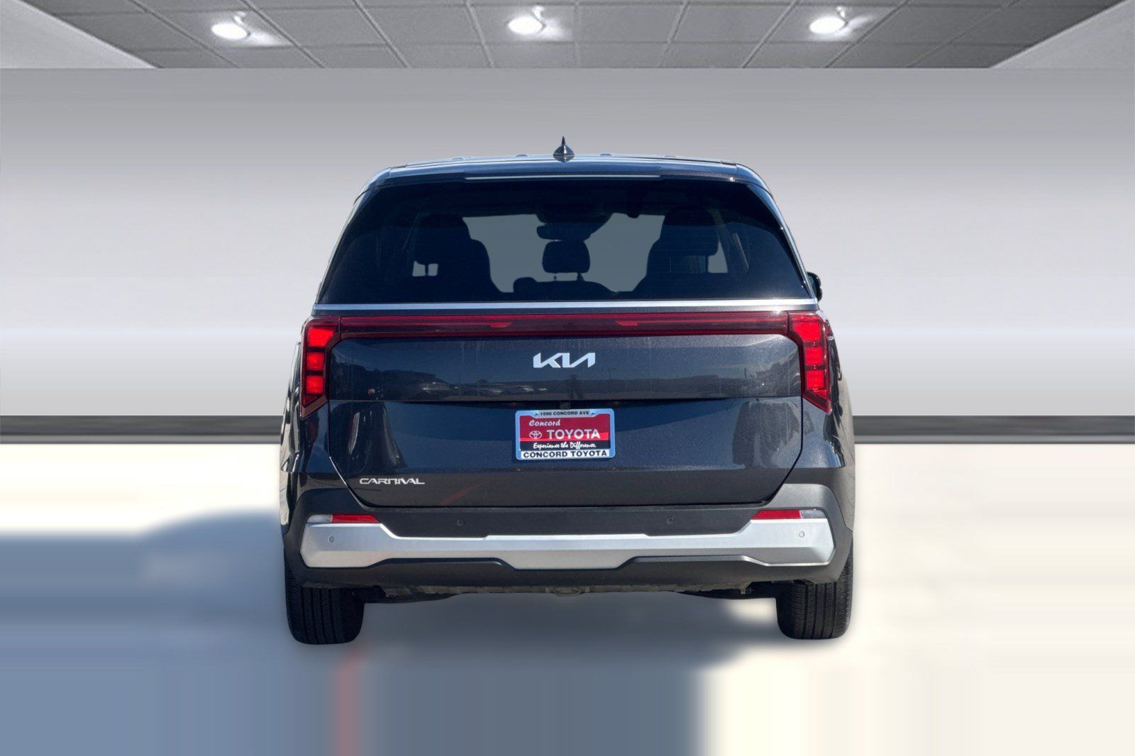 Used 2026 Kia Carnival FWD image 9