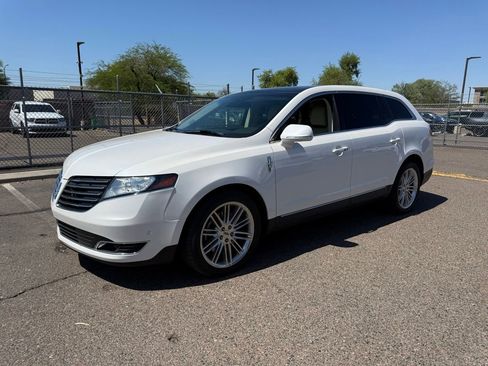 Used 2019 Lincoln MKT AWD image 1