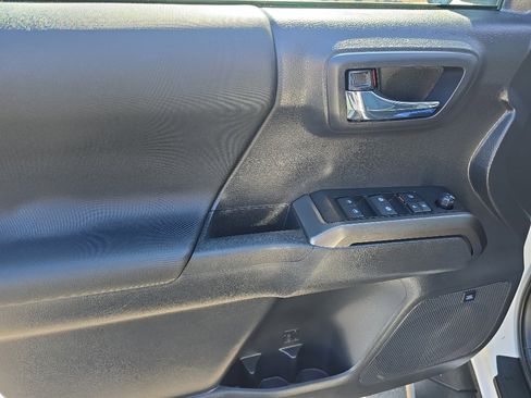 Certified 2022 Toyota Tacoma TRD Off-Road w/ TRD Premium Off Road Package AWD/4WD image 11