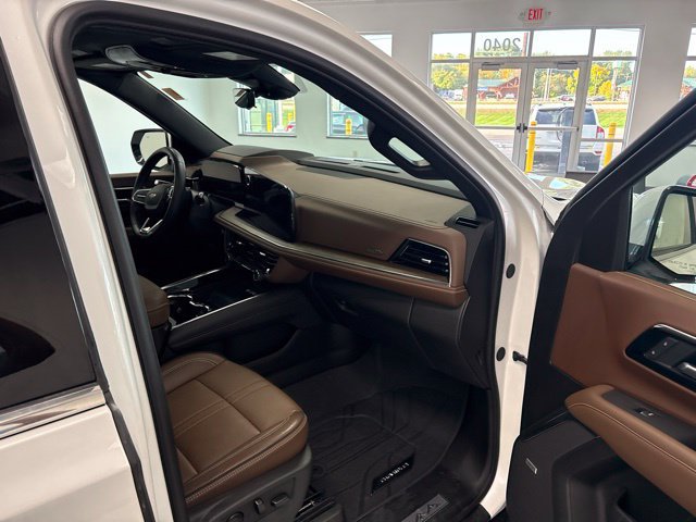 Used 2025 Chevrolet Tahoe High Country w/ Sun And Tow Package AWD/4WD image 24