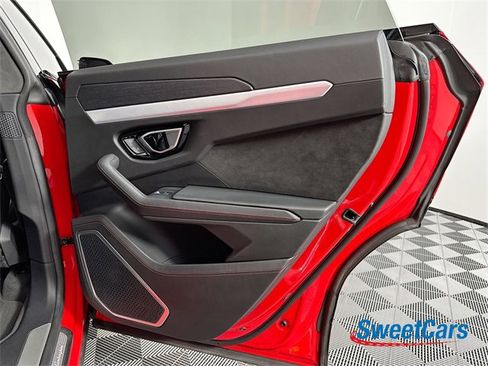 Used 2020 Lamborghini Urus Base image 45