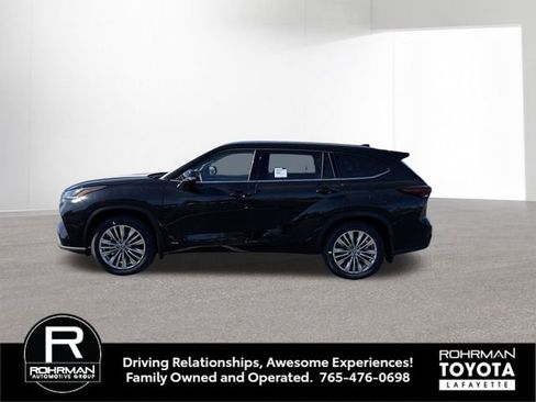 New 2026 Toyota Highlander Platinum image 3