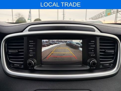 Used 2019 Kia Sorento LX image 2