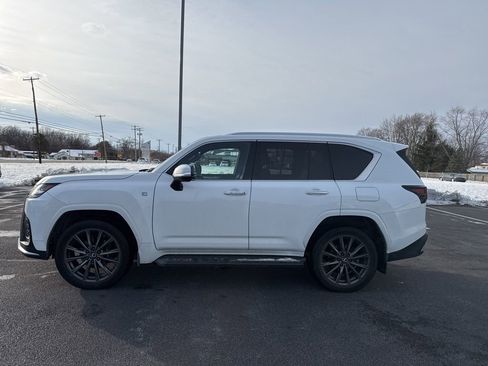 Used 2024 Lexus LX 600 F Sport image 4