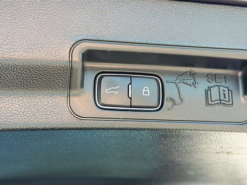Used 2024 Ford Explorer Limited RWD image 32