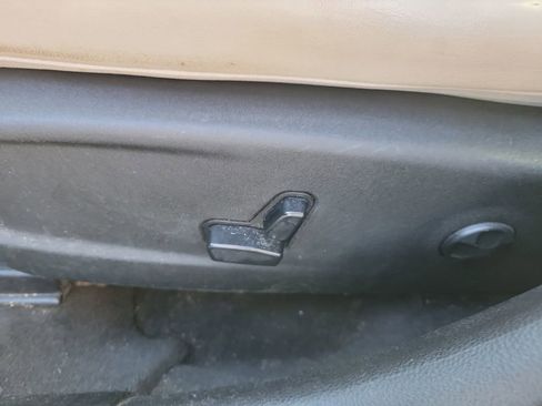 Used 2016 Chrysler 300 Limited image 19