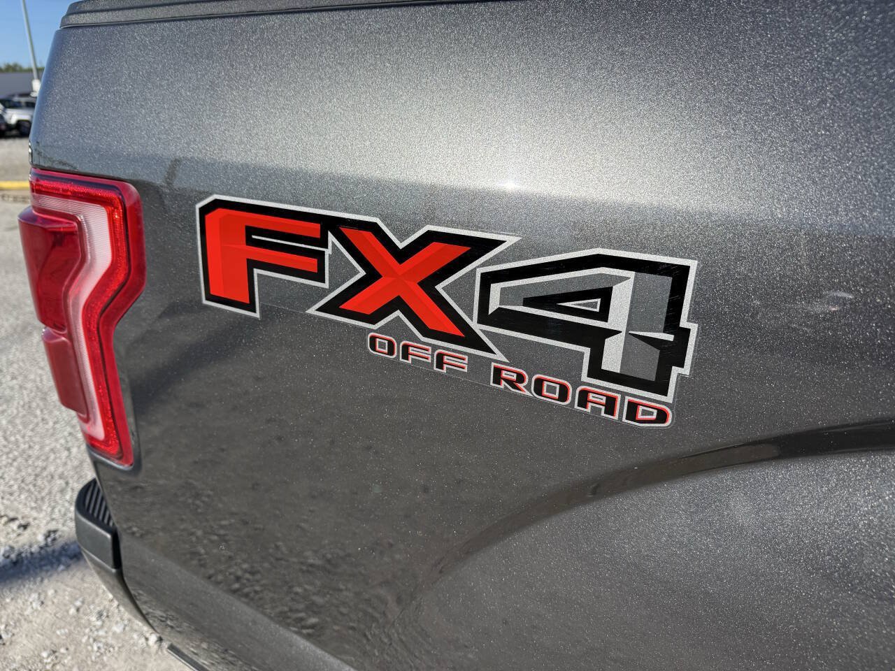 Used 2017 Ford F150 Platinum w/ Equipment Group 701A Luxury AWD/4WD image 14