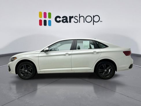 Used 2023 Volkswagen Jetta SE w/ Black Wheel Package image 2