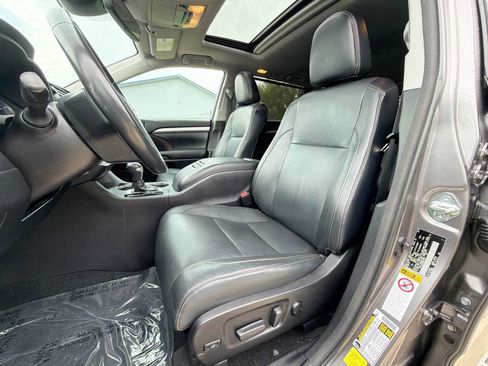 Used 2017 Toyota Highlander XLE AWD/4WD image 13