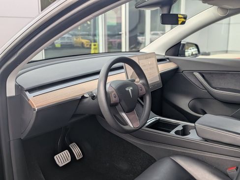 Used 2022 Tesla Model Y Performance image 12