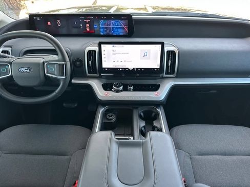 Certified 2025 Ford Expedition Active RWD image 3