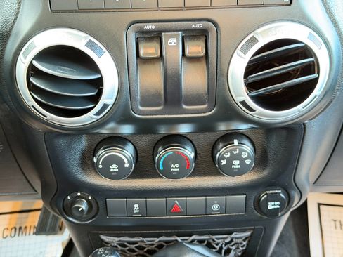 Used 2014 Jeep Wrangler Sahara w/ Connectivity Group image 57