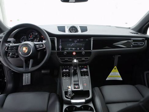 Certified 2026 Porsche Macan AWD/4WD image 13
