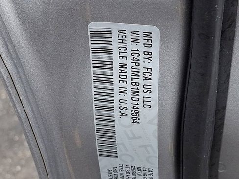 Certified 2021 Jeep Cherokee Latitude Plus image 32