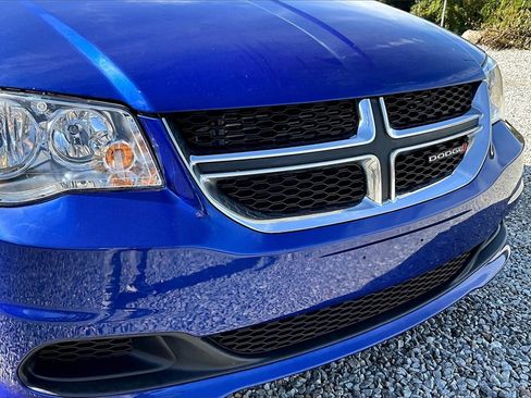 Used 2019 Dodge Grand Caravan SE w/ UConnect Hands-Free Group image 27