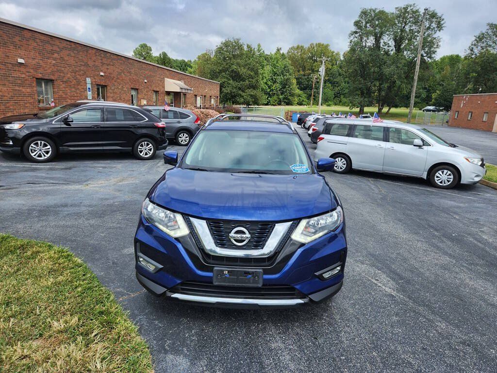 Used 2017 Nissan Rogue SV w/ SV Premium Package AWD/4WD image 2