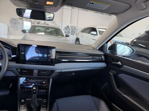 Used 2025 Volkswagen Jetta SE image 34