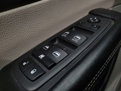 Used 2022 Chrysler Voyager LX FWD image 27