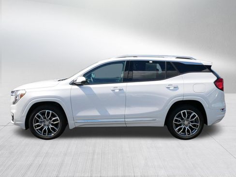 Used 2023 GMC Terrain Denali w/ Denali Premium Package AWD/4WD image 4