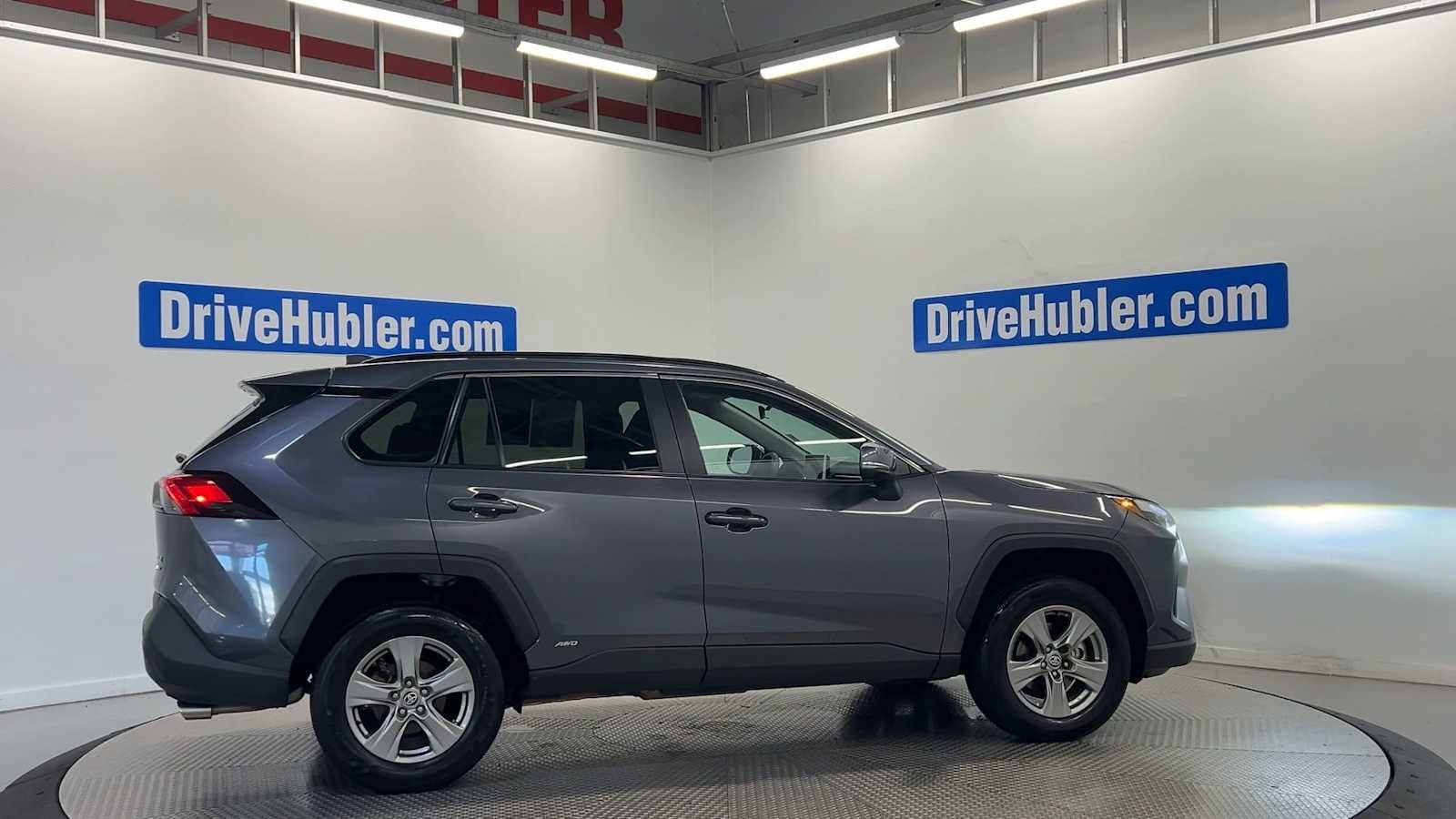 Used 2025 Toyota RAV4 XLE AWD/4WD image 2