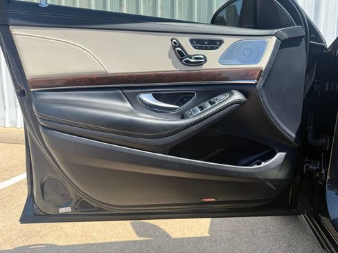 Used 2018 Mercedes-Benz S 560 Sedan image 22
