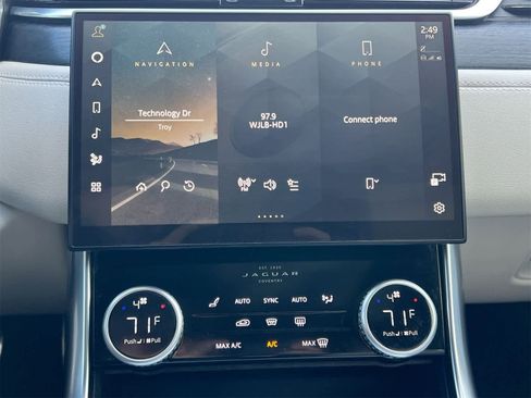 Used 2022 Jaguar XF R-Dynamic SE image 26