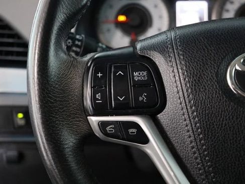 Used 2017 Toyota Sienna SE Premium FWD image 21