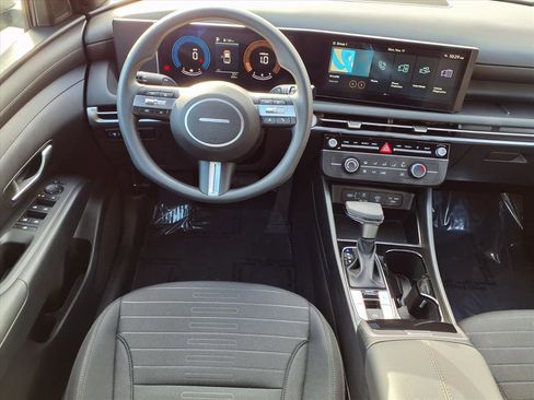 Used 2025 Hyundai Santa Cruz SE image 2