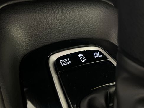 Used 2025 Toyota Corolla LE FWD image 34