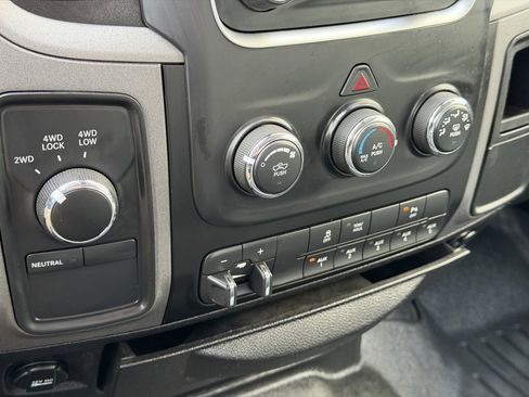 Used 2015 RAM 2500 Tradesman w/ Chrome Appearance Group image 11