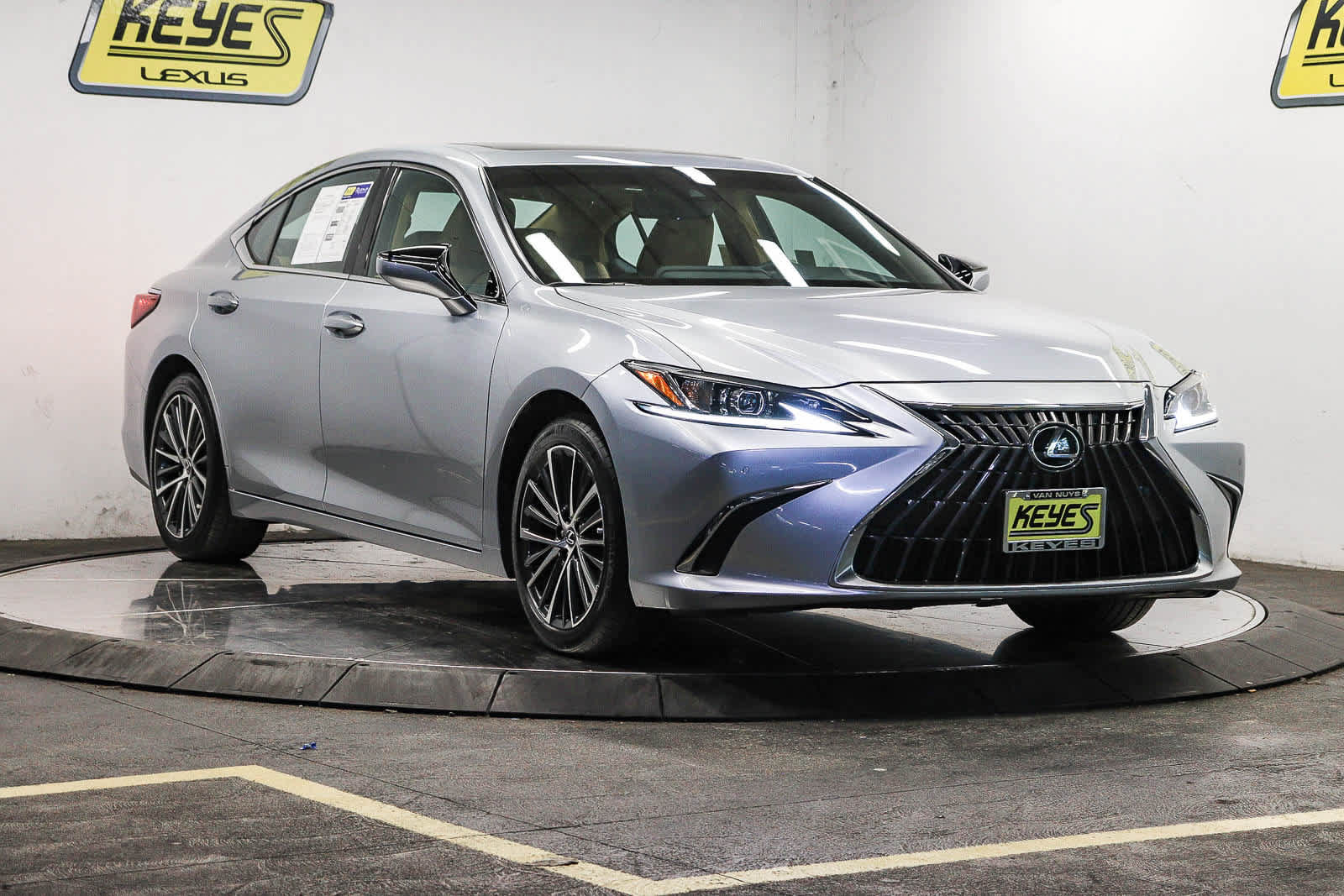 Used 2025 Lexus ES 350 w/ Premium Package FWD image 5