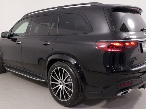 Used 2025 Mercedes-Benz GLS 450 4MATIC image 12