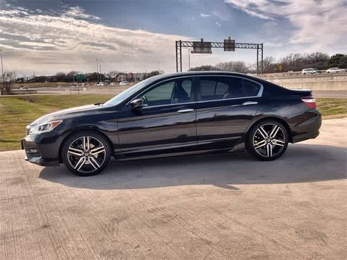 Used 2016 Honda Accord Sport image 4