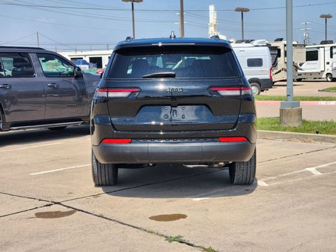 Used 2023 Jeep Grand Cherokee L Limited w/ Black Appearance Package image 8