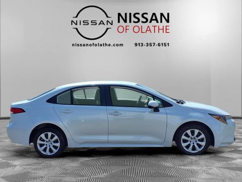 Used 2025 Toyota Corolla LE FWD image 30