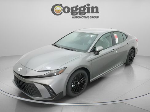 New 2026 Toyota Camry SE FWD image 2
