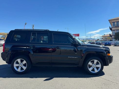 Used 2014 Jeep Patriot Latitude w/ Sun/Sound Group AWD/4WD image 11