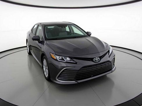 Used 2023 Toyota Camry LE image 3