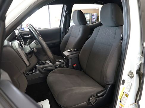 Used 2018 Toyota Tacoma TRD Sport w/ Technology Package image 2