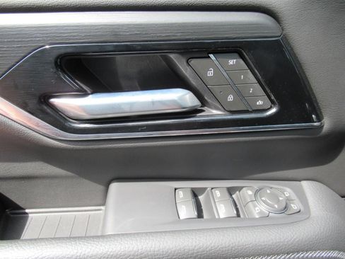 Used 2025 GMC Yukon Denali AWD/4WD image 20
