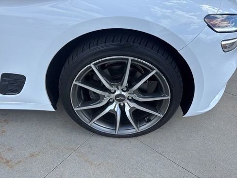 Used 2023 Genesis G70 2.0T image 9