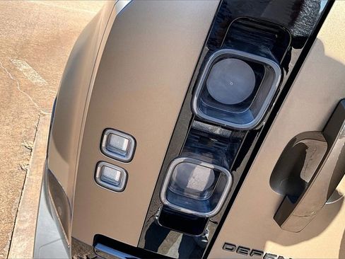 Used 2023 Land Rover Defender 110 X image 31