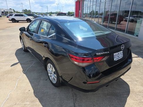 Certified 2025 Nissan Sentra S FWD image 11