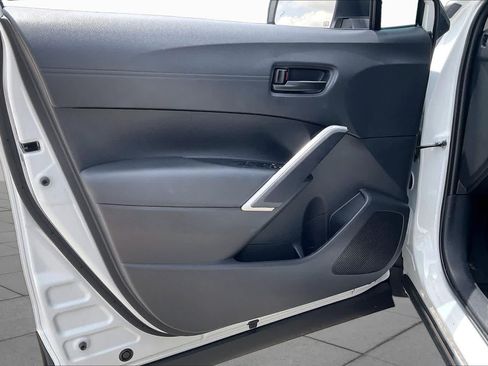 Used 2025 Toyota Corolla Cross LE w/ Moonroof Package FWD image 21