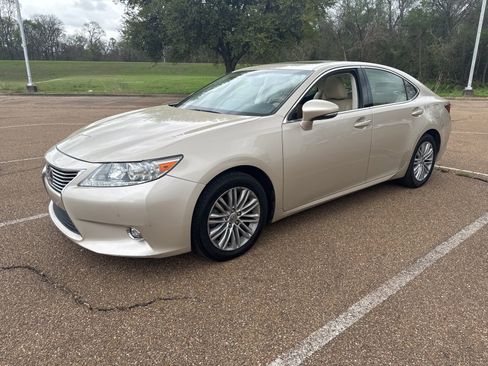Used 2014 Lexus ES 350 w/ Luxury Package image 3
