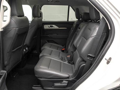 Used 2025 Ford Explorer Active w/ Active Comfort Package image 32