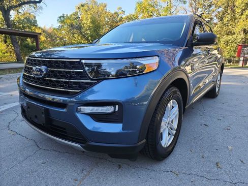 Used 2020 Ford Explorer XLT w/ Equipment Group 202A image 4