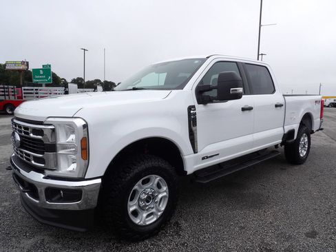 Used 2025 Ford F250 XLT w/ FX4 Off-Road Package AWD/4WD image 3