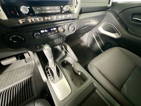 Used 2025 Nissan Frontier SV w/ SV Convenience Package AWD/4WD image 25