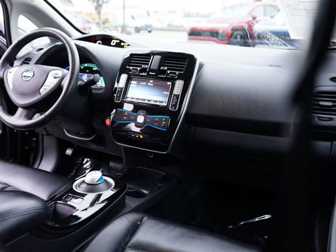 Used 2017 Nissan Leaf SL w/ Premium Package image 20